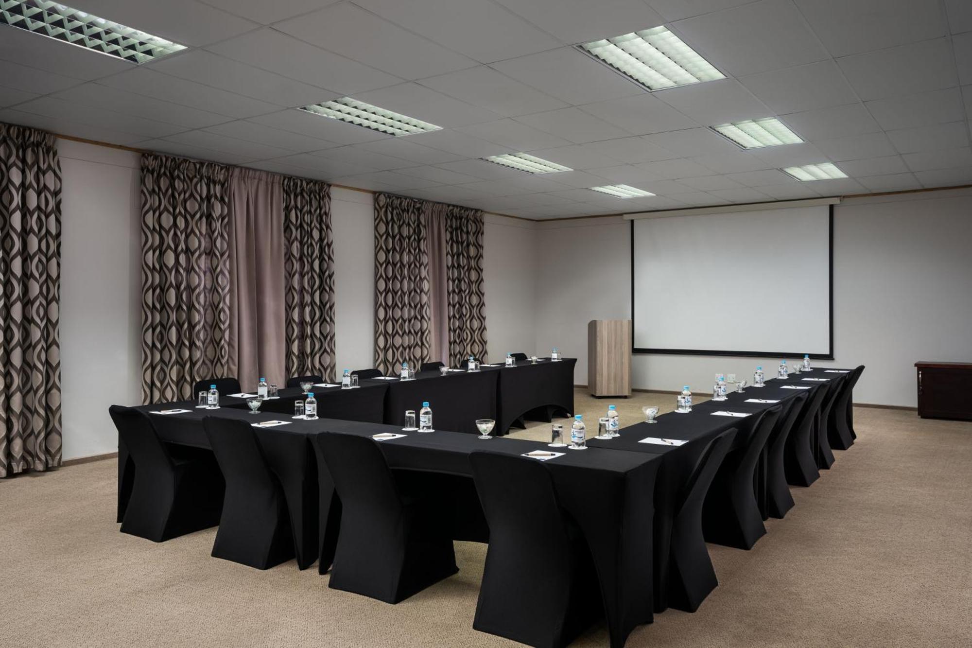 Protea Hotel By Marriott Walvis Bay Indongo Экстерьер фото